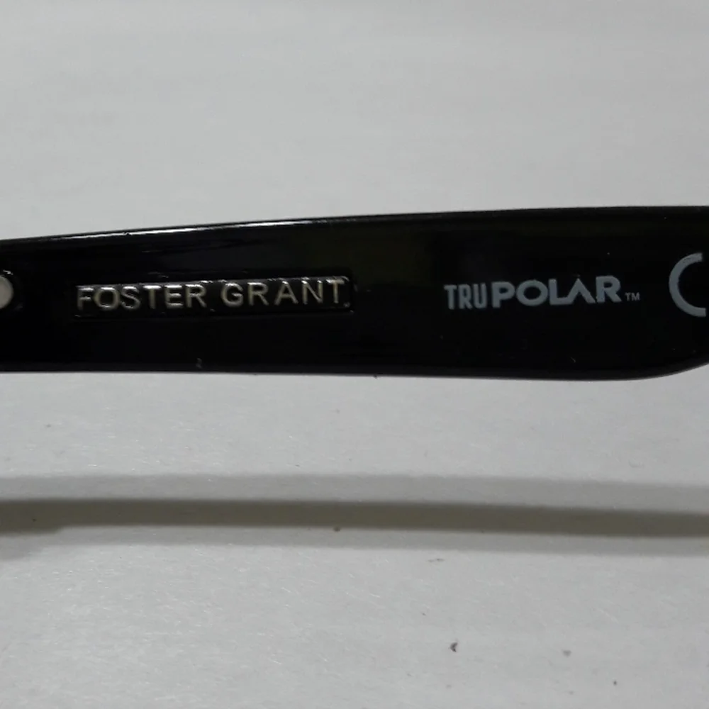 Foster Grant Men Sunglasses Tru Polar Black Silver Frame UVA-UVA Prote…